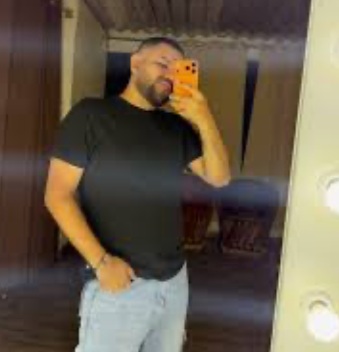 <em>Alejandro M.</em>